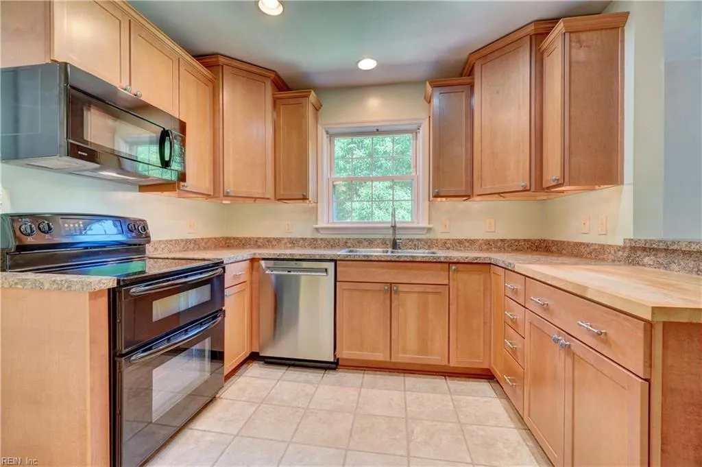 Norfolk, Virginia 23505, United States, 4 Bedrooms Bedrooms, ,2 BathroomsBathrooms,Residential,Active,128386