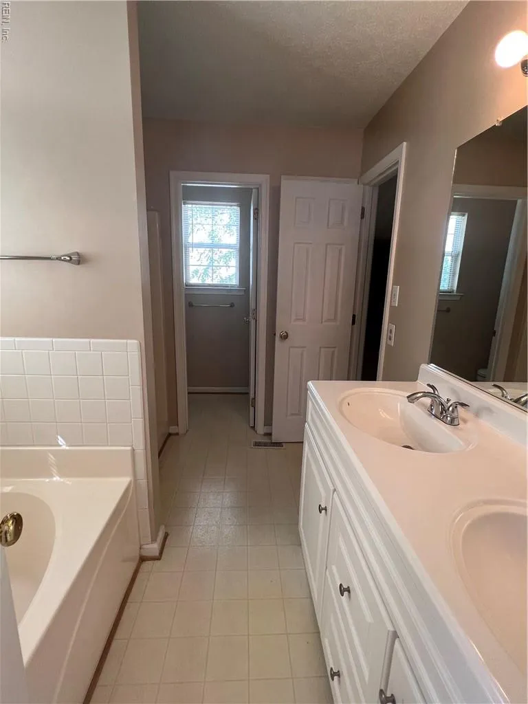 Suffolk, Virginia 23435, United States, 3 Bedrooms Bedrooms, ,3 BathroomsBathrooms,Residential,Active,113936