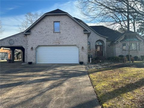 Photo of 1004 Winchester Way, Chesapeake, VA 23320 (MLS # 10619270)