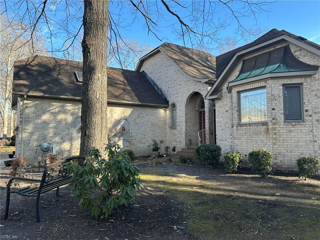 Photo of 1004 Winchester Way, Chesapeake, VA 23320 (MLS # 10619270)