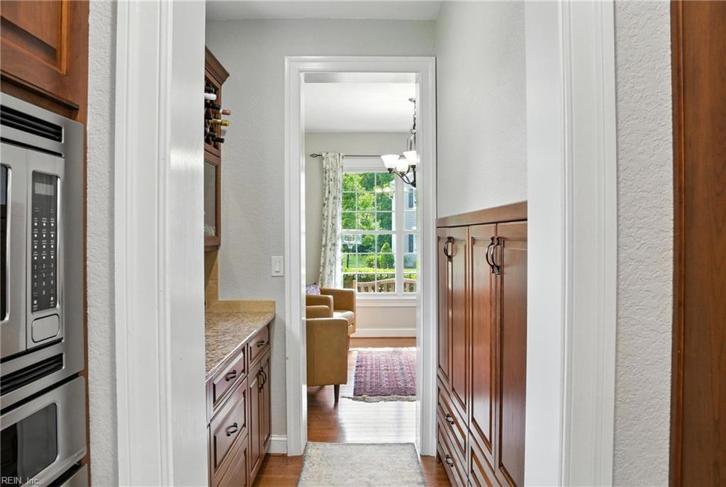 3419 Raintree CIR
