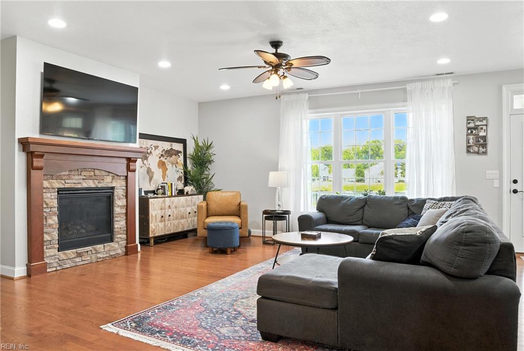 3419 Raintree CIR