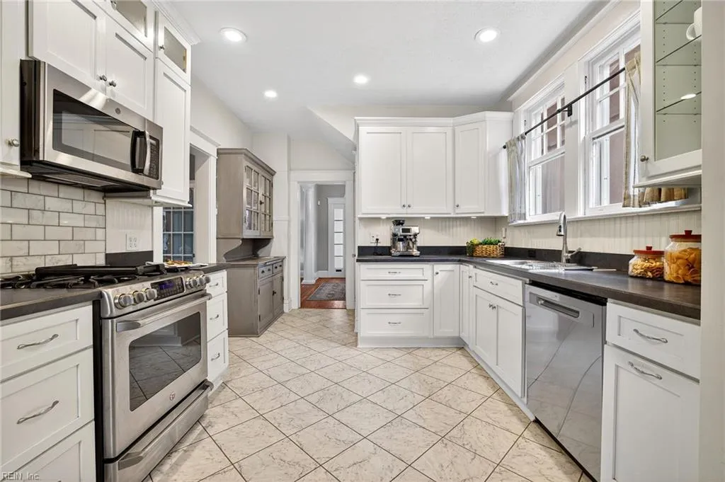 Norfolk, Virginia 23517, United States, 4 Bedrooms Bedrooms, ,2 BathroomsBathrooms,Residential,Active,192271