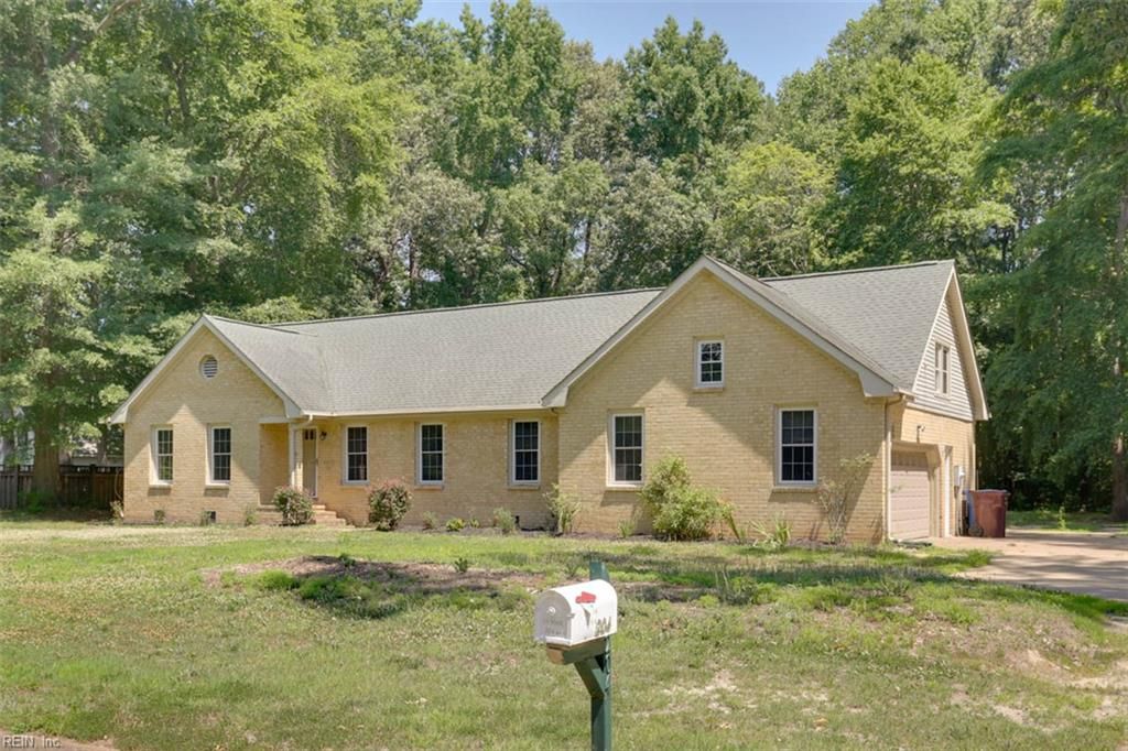 Photo of 204 Arch Road, Chesapeake, VA 23322 (MLS # 10639639)