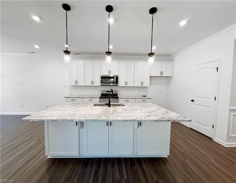 1539 Waltham LN