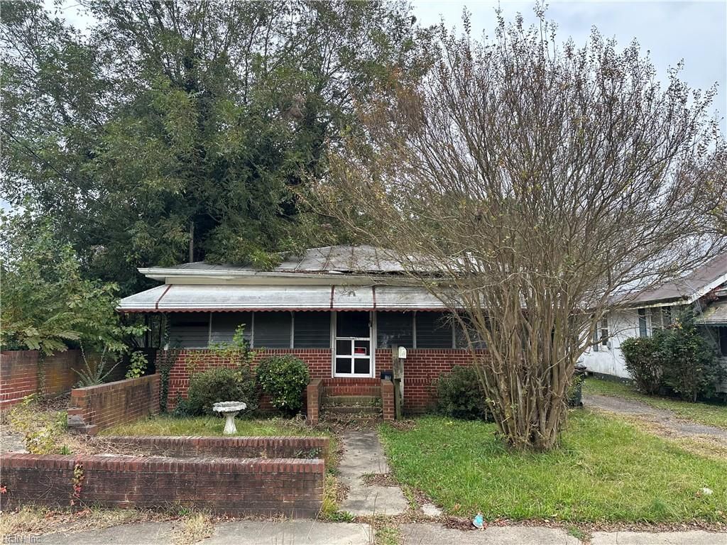 Photo of 118 Walnut Street, Suffolk, VA 23434 (MLS # 10607724)