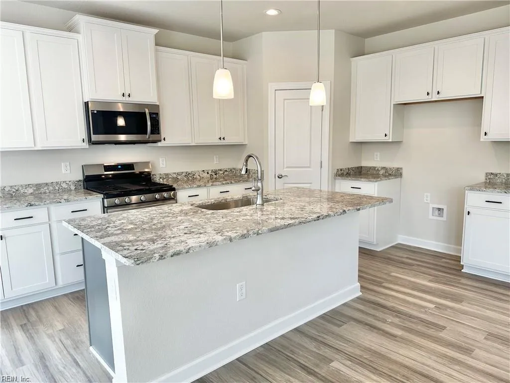 Suffolk, Virginia 23434, United States, 3 Bedrooms Bedrooms, ,3 BathroomsBathrooms,Residential,Pending,77307