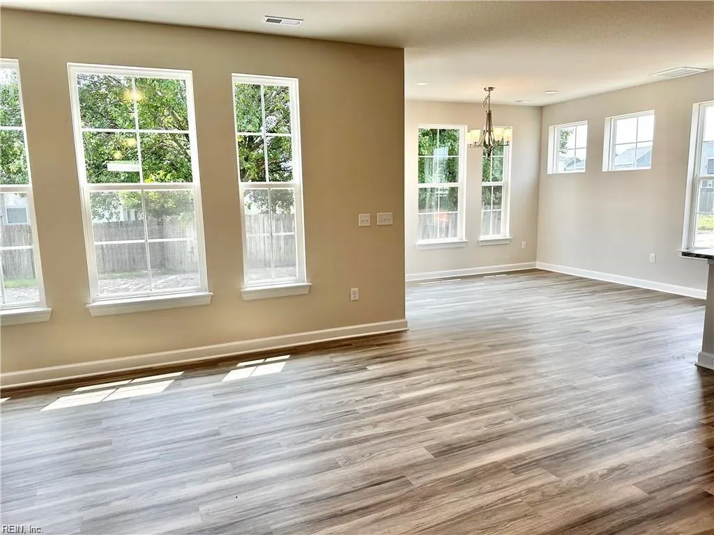 Suffolk, Virginia 23434, United States, 3 Bedrooms Bedrooms, ,3 BathroomsBathrooms,Residential,Pending,77307