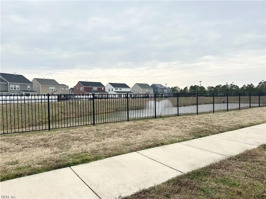 Suffolk, Virginia 23434, United States, 3 Bedrooms Bedrooms, ,3 BathroomsBathrooms,Residential,Pending,77307