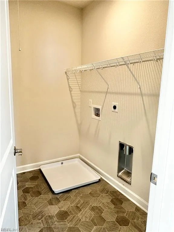 Suffolk, Virginia 23434, United States, 3 Bedrooms Bedrooms, ,3 BathroomsBathrooms,Residential,Pending,77307