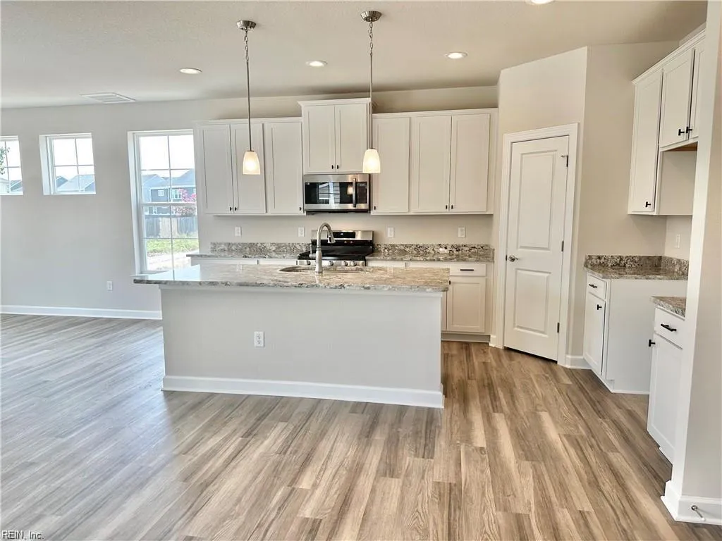 Suffolk, Virginia 23434, United States, 3 Bedrooms Bedrooms, ,3 BathroomsBathrooms,Residential,Pending,77307