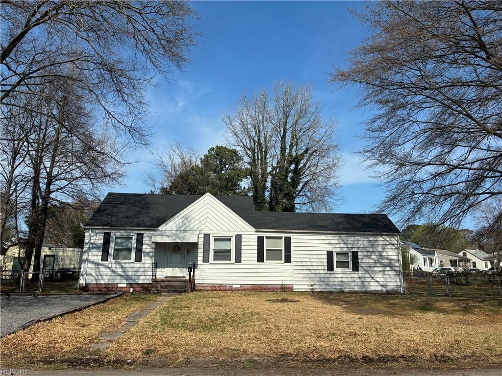 Photo of 14 Fairview Circle S, Portsmouth, VA 23702 (MLS # 10625065)