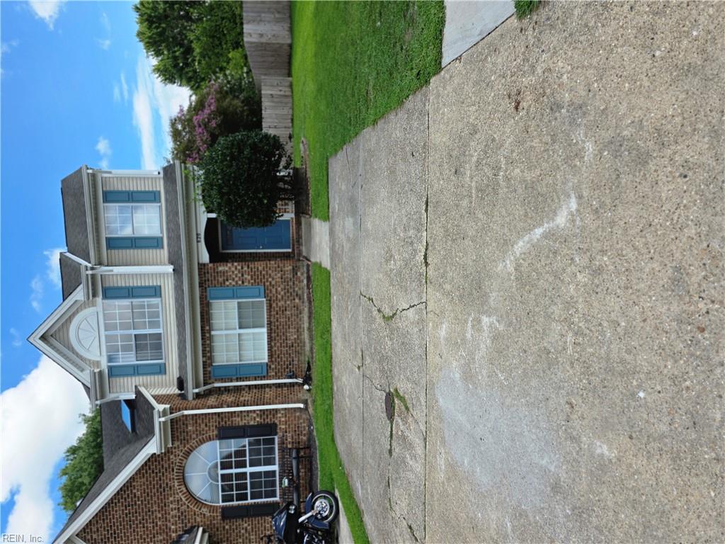620 S Lake CIR