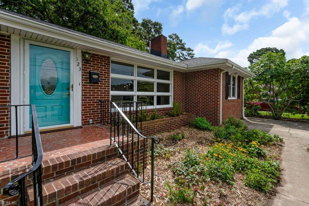 Photo of 123 Lynn Drive, Portsmouth, VA 23707 (MLS # 10644678)