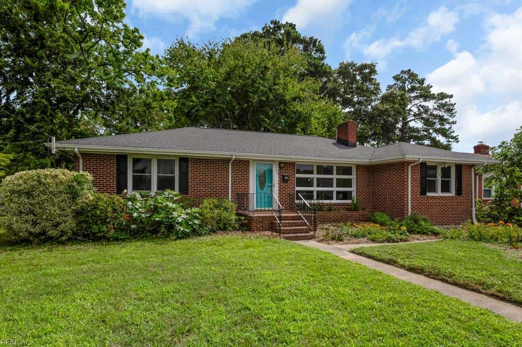 Photo of 123 Lynn Drive, Portsmouth, VA 23707 (MLS # 10644678)