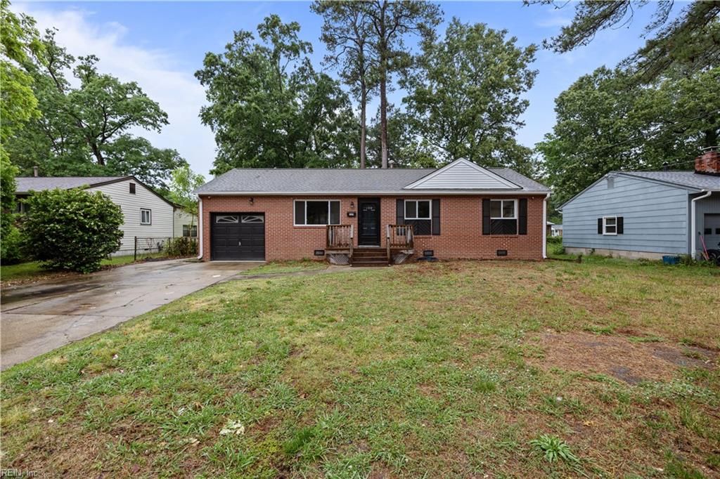 Photo of 129 Saint Stephens Drive, Newport News, VA 23602 (MLS # 10633678)