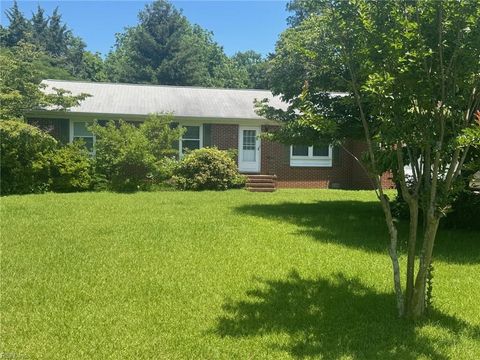 2643 Woodford AVE Hayes VA 23072