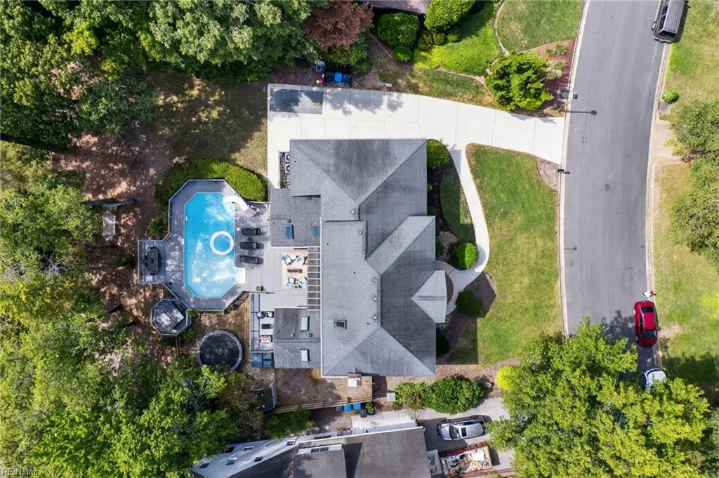 Virginia Beach, Virginia 23452, United States, 5 Bedrooms Bedrooms, ,4 BathroomsBathrooms,Residential,Pending,202925