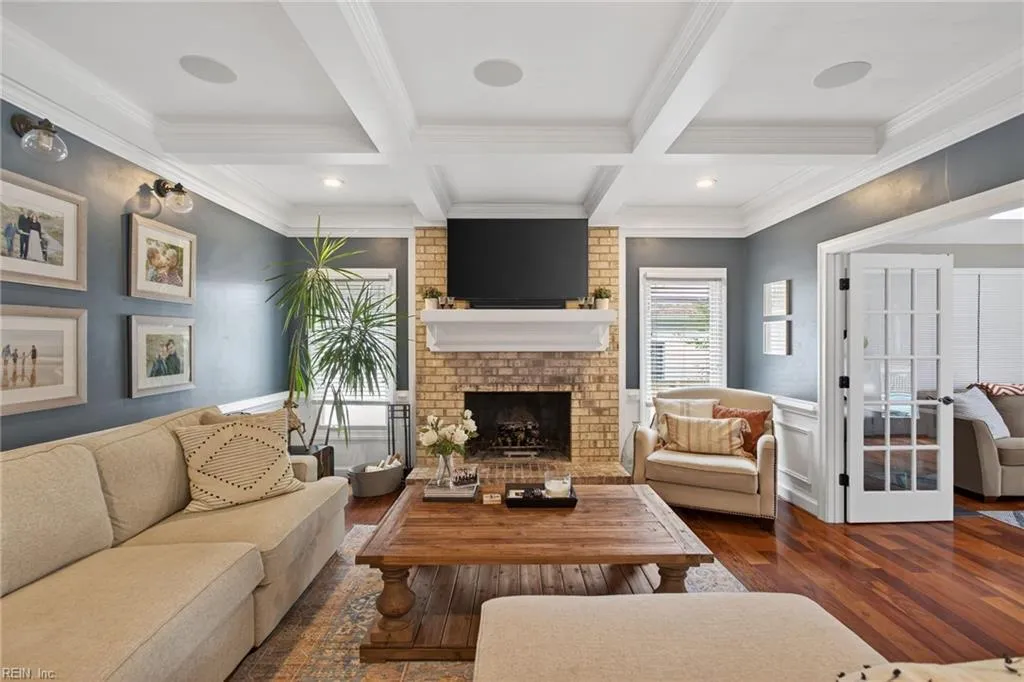 Virginia Beach, Virginia 23452, United States, 5 Bedrooms Bedrooms, ,4 BathroomsBathrooms,Residential,Pending,202925