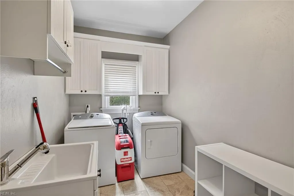 Virginia Beach, Virginia 23452, United States, 5 Bedrooms Bedrooms, ,4 BathroomsBathrooms,Residential,Pending,202925