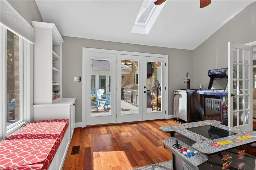 Virginia Beach, Virginia 23452, United States, 5 Bedrooms Bedrooms, ,4 BathroomsBathrooms,Residential,Pending,202925