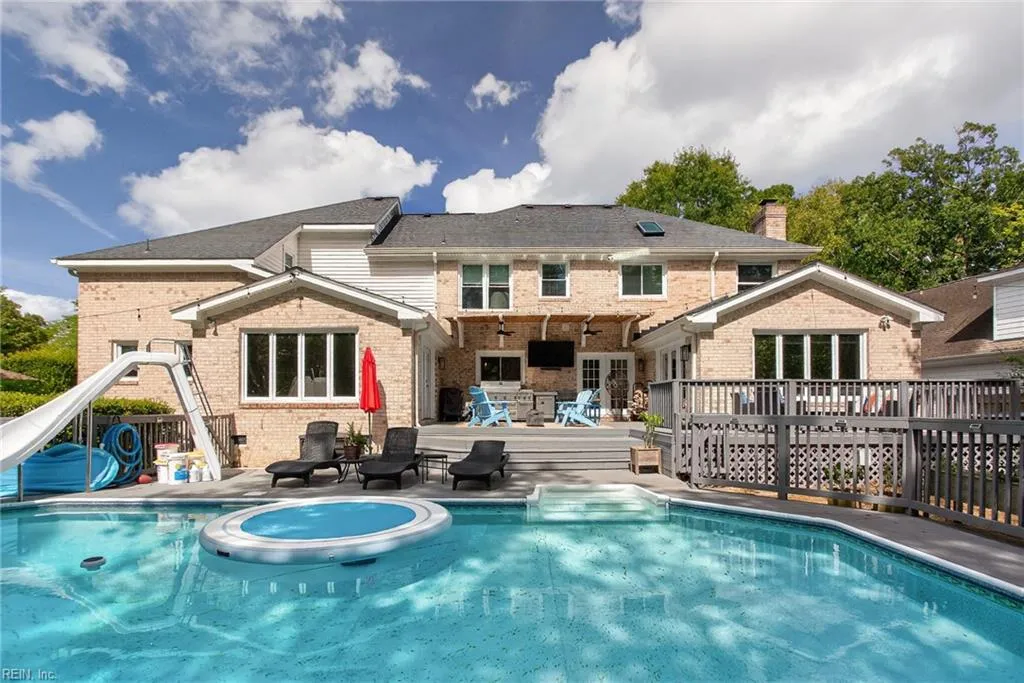 Virginia Beach, Virginia 23452, United States, 5 Bedrooms Bedrooms, ,4 BathroomsBathrooms,Residential,Pending,202925