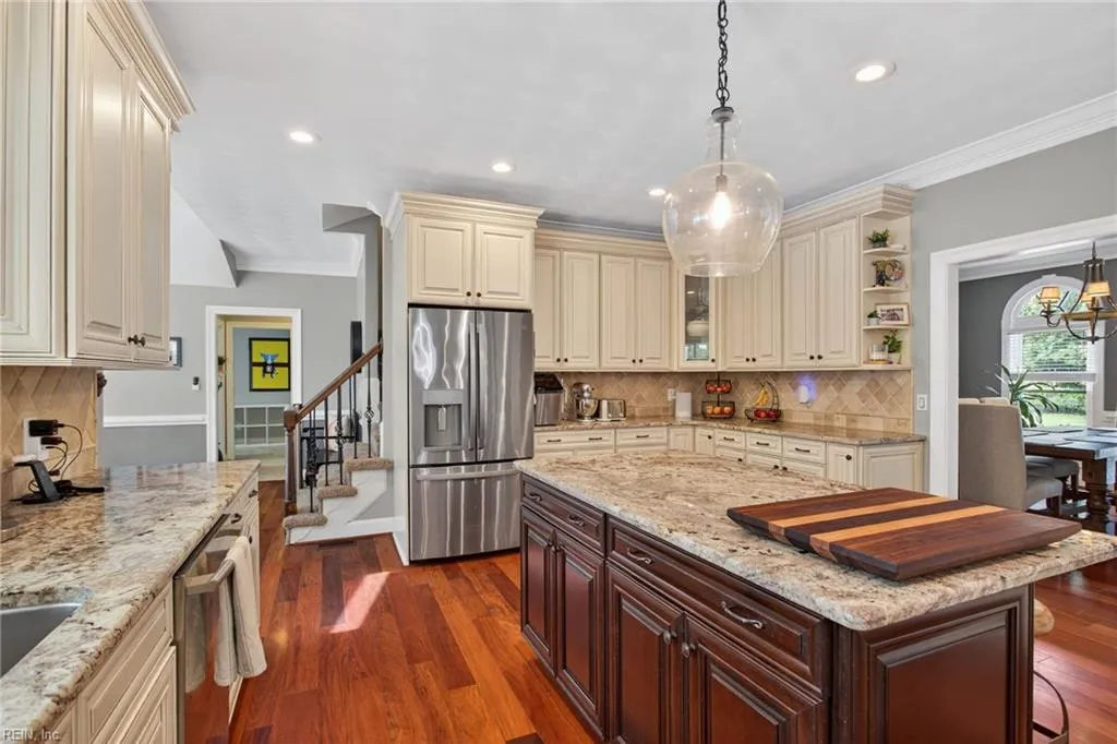 Virginia Beach, Virginia 23452, United States, 5 Bedrooms Bedrooms, ,4 BathroomsBathrooms,Residential,Pending,202925