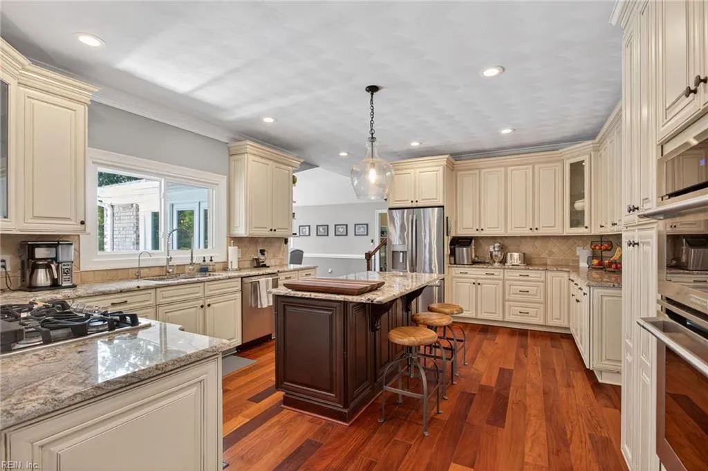 Virginia Beach, Virginia 23452, United States, 5 Bedrooms Bedrooms, ,4 BathroomsBathrooms,Residential,Pending,202925