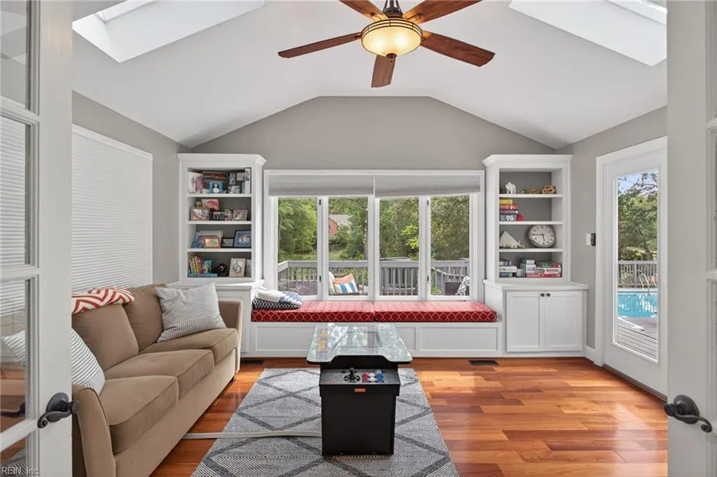 Virginia Beach, Virginia 23452, United States, 5 Bedrooms Bedrooms, ,4 BathroomsBathrooms,Residential,Pending,202925