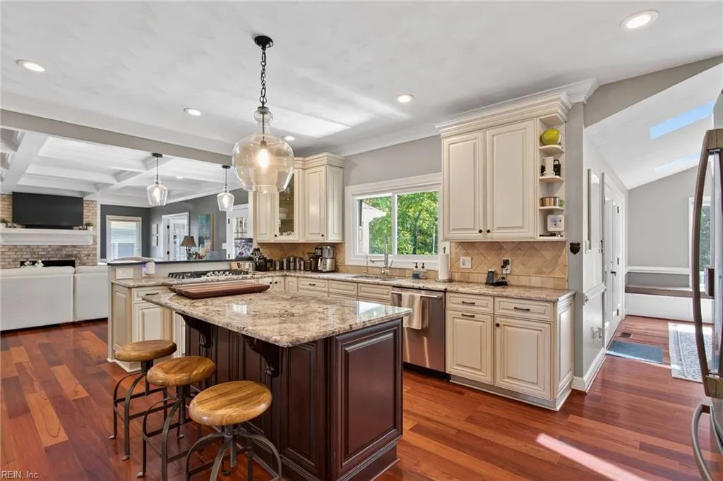 Virginia Beach, Virginia 23452, United States, 5 Bedrooms Bedrooms, ,4 BathroomsBathrooms,Residential,Pending,202925