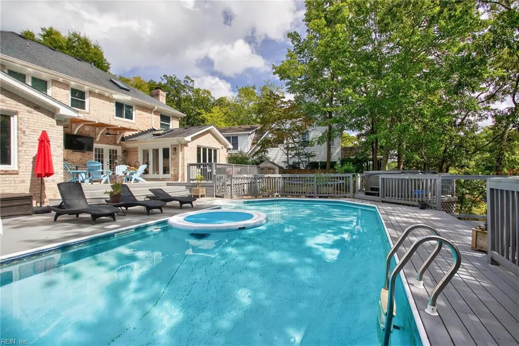 Virginia Beach, Virginia 23452, United States, 5 Bedrooms Bedrooms, ,4 BathroomsBathrooms,Residential,Pending,202925