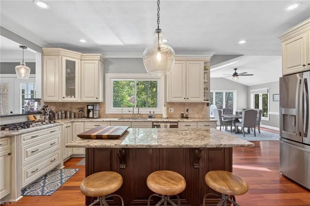 Virginia Beach, Virginia 23452, United States, 5 Bedrooms Bedrooms, ,4 BathroomsBathrooms,Residential,Pending,202925