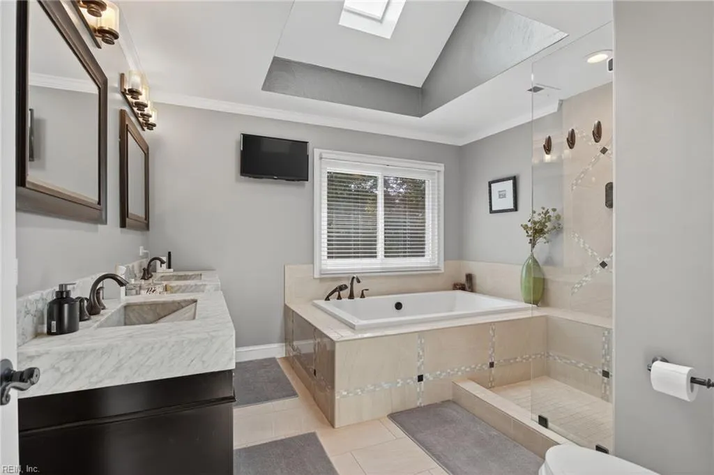 Virginia Beach, Virginia 23452, United States, 5 Bedrooms Bedrooms, ,4 BathroomsBathrooms,Residential,Pending,202925