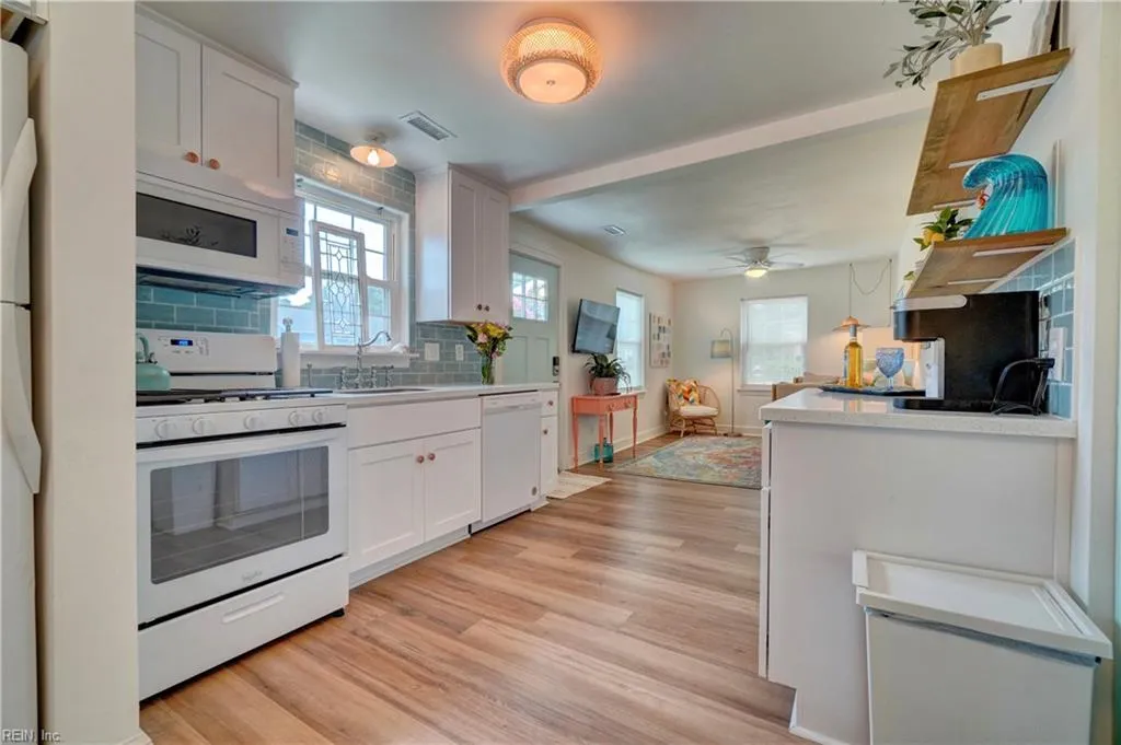 Norfolk, Virginia 23503, United States, 2 Bedrooms Bedrooms, ,1 BathroomBathrooms,Residential,Active,213817