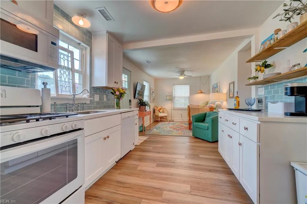 Norfolk, Virginia 23503, United States, 2 Bedrooms Bedrooms, ,1 BathroomBathrooms,Residential,Active,213817