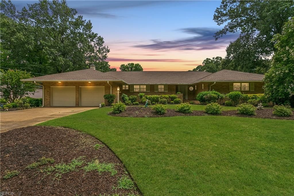 Photo of 25 Garland Drive, Newport News, VA 23606 (MLS # 10643607)
