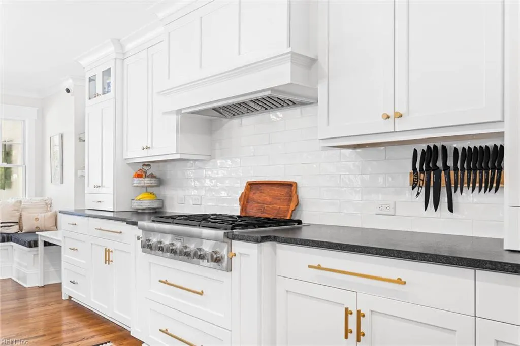 Virginia Beach, Virginia 23454, United States, 5 Bedrooms Bedrooms, ,5 BathroomsBathrooms,Residential,Pending,101377