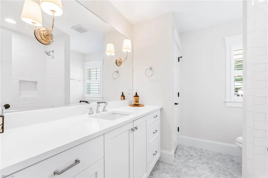 Virginia Beach, Virginia 23454, United States, 5 Bedrooms Bedrooms, ,5 BathroomsBathrooms,Residential,Pending,101377