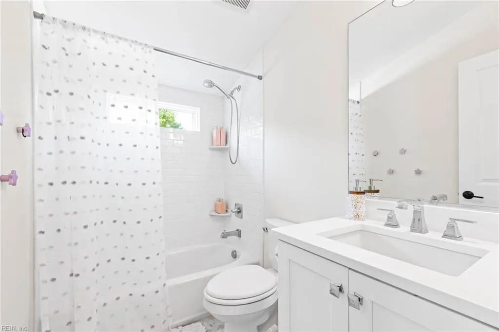 Virginia Beach, Virginia 23454, United States, 5 Bedrooms Bedrooms, ,5 BathroomsBathrooms,Residential,Pending,101377