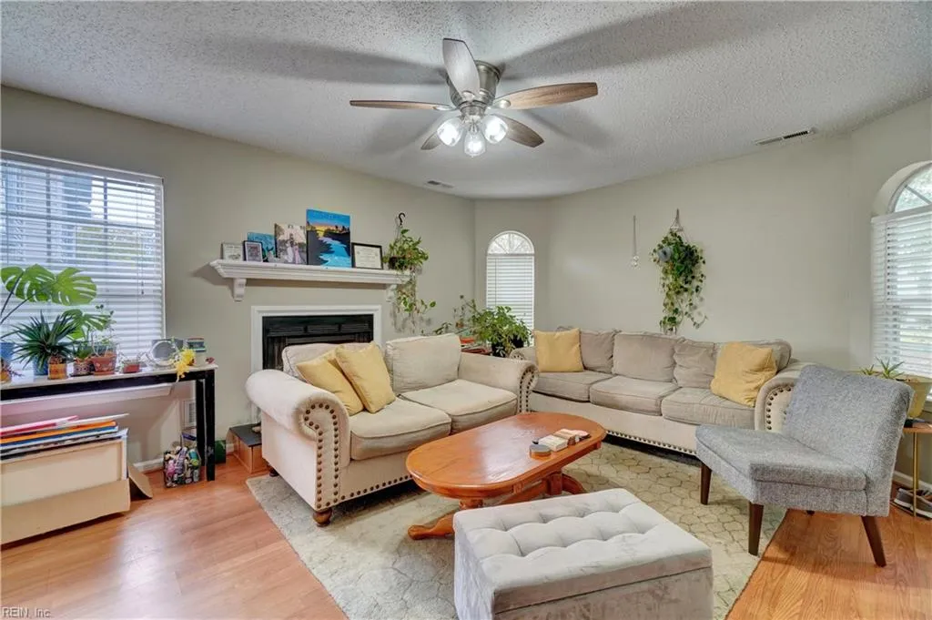 Virginia Beach, Virginia 23462, United States, 2 Bedrooms Bedrooms, ,3 BathroomsBathrooms,Residential,Active,200679