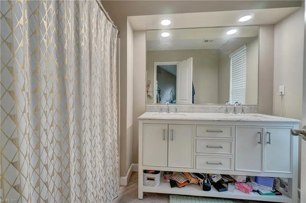 Virginia Beach, Virginia 23462, United States, 2 Bedrooms Bedrooms, ,3 BathroomsBathrooms,Residential,Active,200679