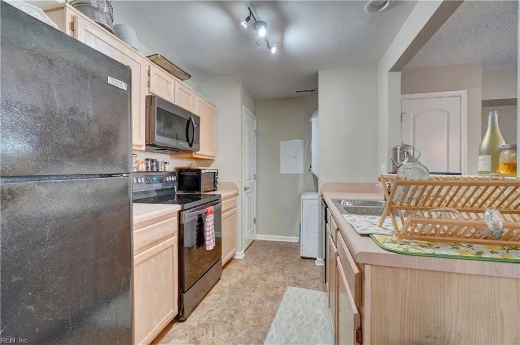 Virginia Beach, Virginia 23462, United States, 2 Bedrooms Bedrooms, ,3 BathroomsBathrooms,Residential,Active,200679