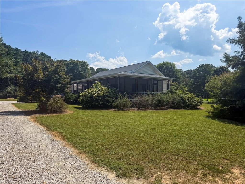 Photo of 2920 Frying Pan Farm Lane, Hayes, VA 23072 (MLS # 10651893)