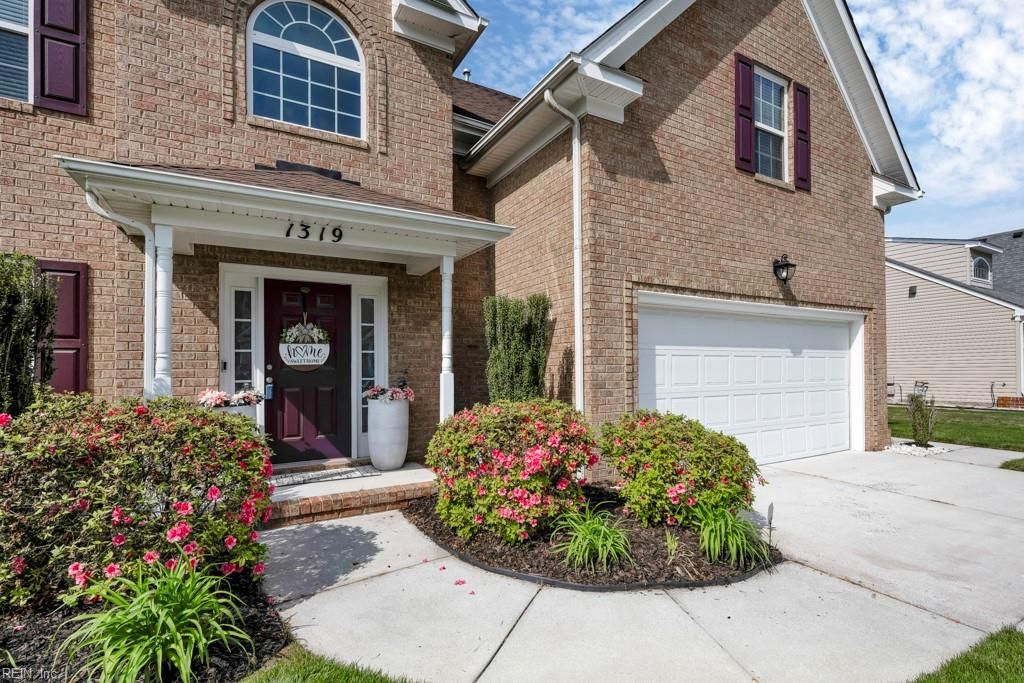 Photo of 1319 Waycroft Reach Reach, Chesapeake, VA 23320 (MLS # 10629859)