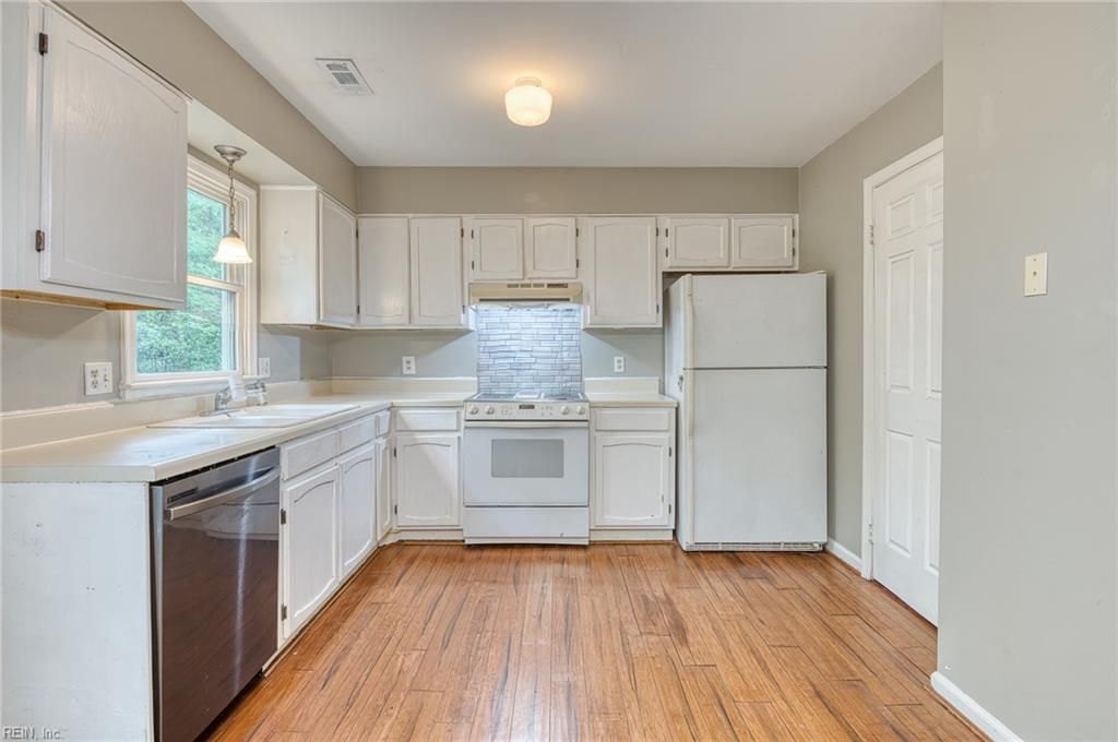 Photo of 2815 Oak Hill Drive, Williamsburg, VA 23185 (MLS # 10628392)