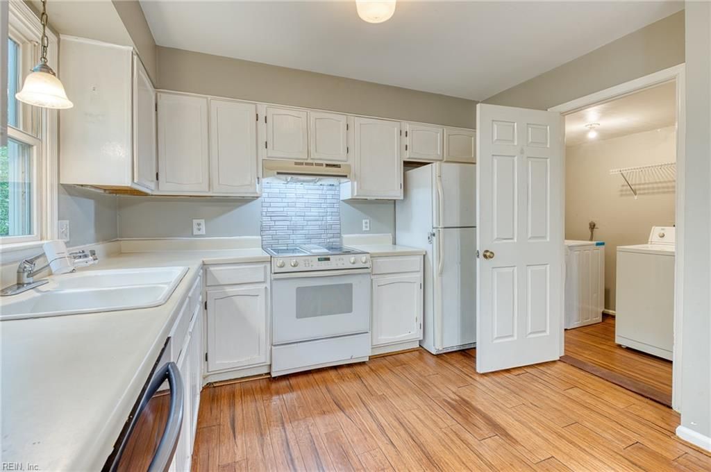 Photo of 2815 Oak Hill Drive, Williamsburg, VA 23185 (MLS # 10628392)