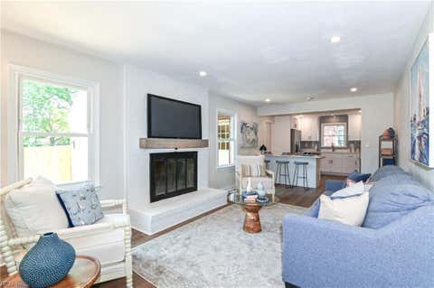 Photo of 1109 Buckingham Avenue, Norfolk, VA 23508 (MLS # 10638288)