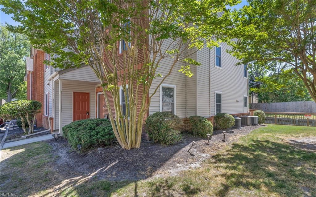 Photo of 889 Gas Light Lane, Virginia Beach, VA 23462 (MLS # 10632874)