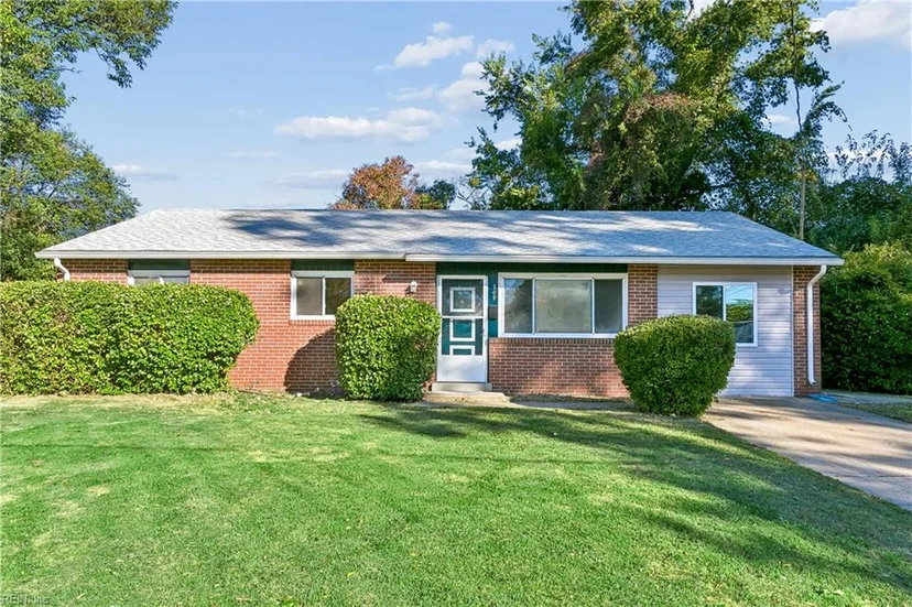 709 Houston Avenue, photo 1 of 28