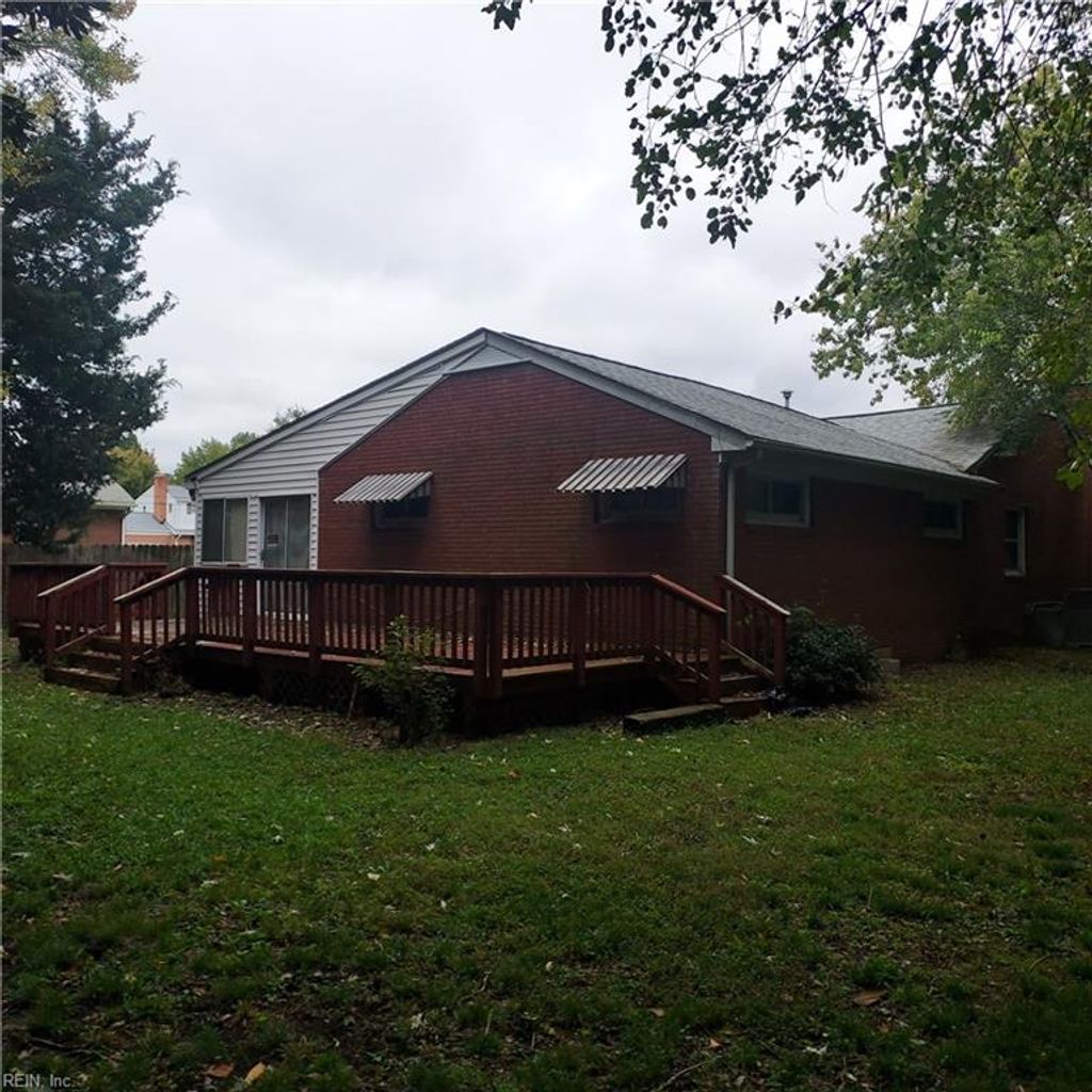 Photo of 9 Julian Place, Hampton, VA 23666 (MLS # 10605964)